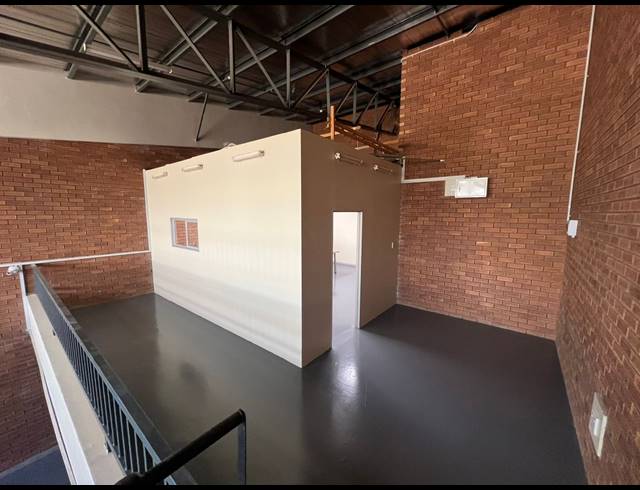 304M² WAREHOUSE TO LET IN HENNOPSPARK